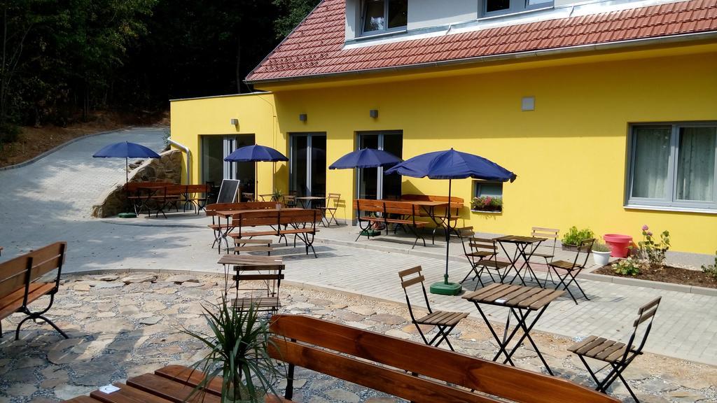 Hotel Mezi Stromy Horakov Exterior foto