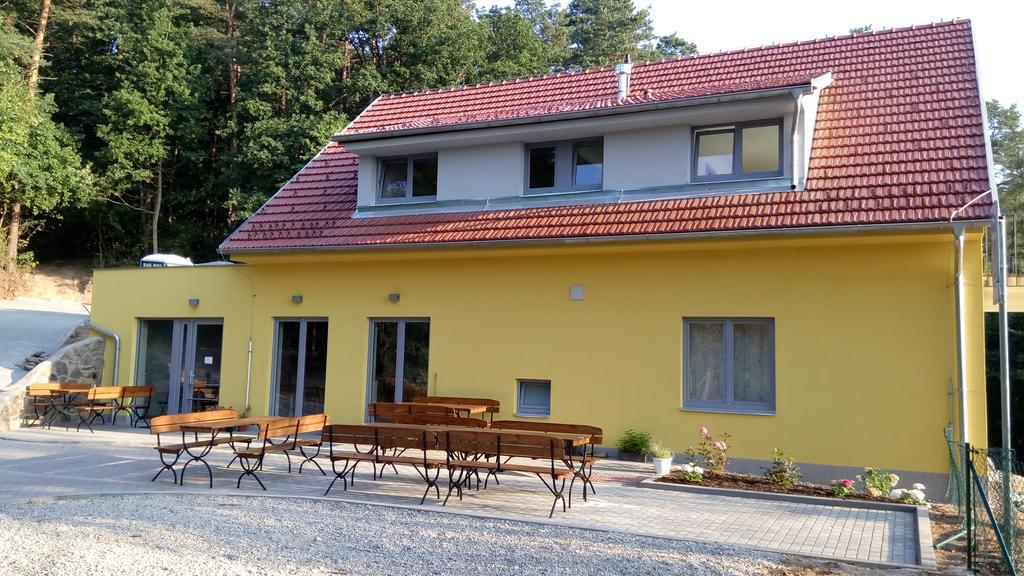 Hotel Mezi Stromy Horakov Exterior foto